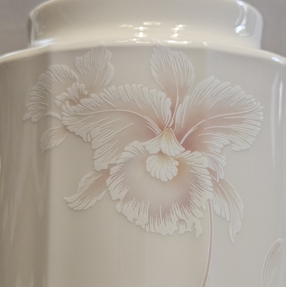 "Imperial Blossom" teapot by Noritake. - Picture 2 of 16
